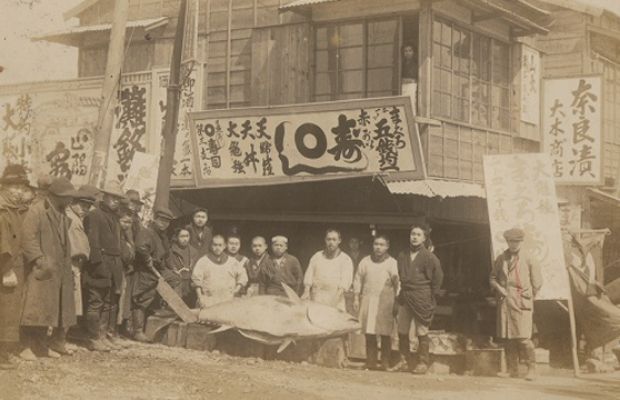 when to visit tsukiji fish market