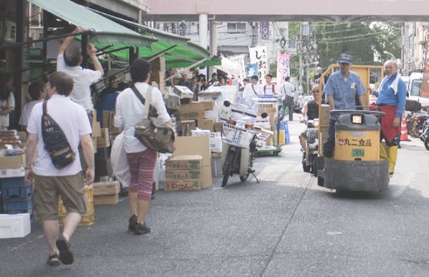 when to visit tsukiji fish market