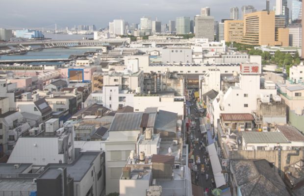 when to visit tsukiji fish market